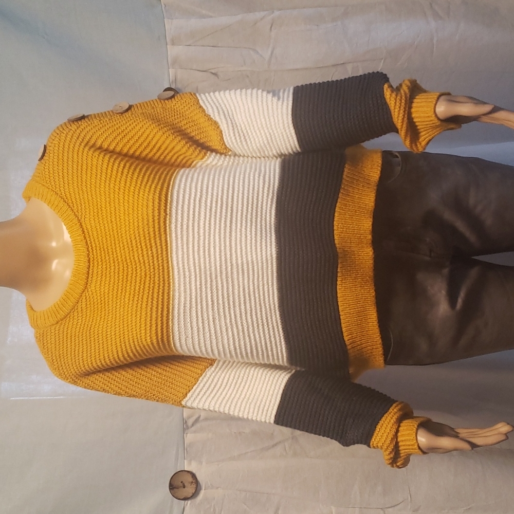 Crop Top Sweater with Buttons down Sleeve Size Large